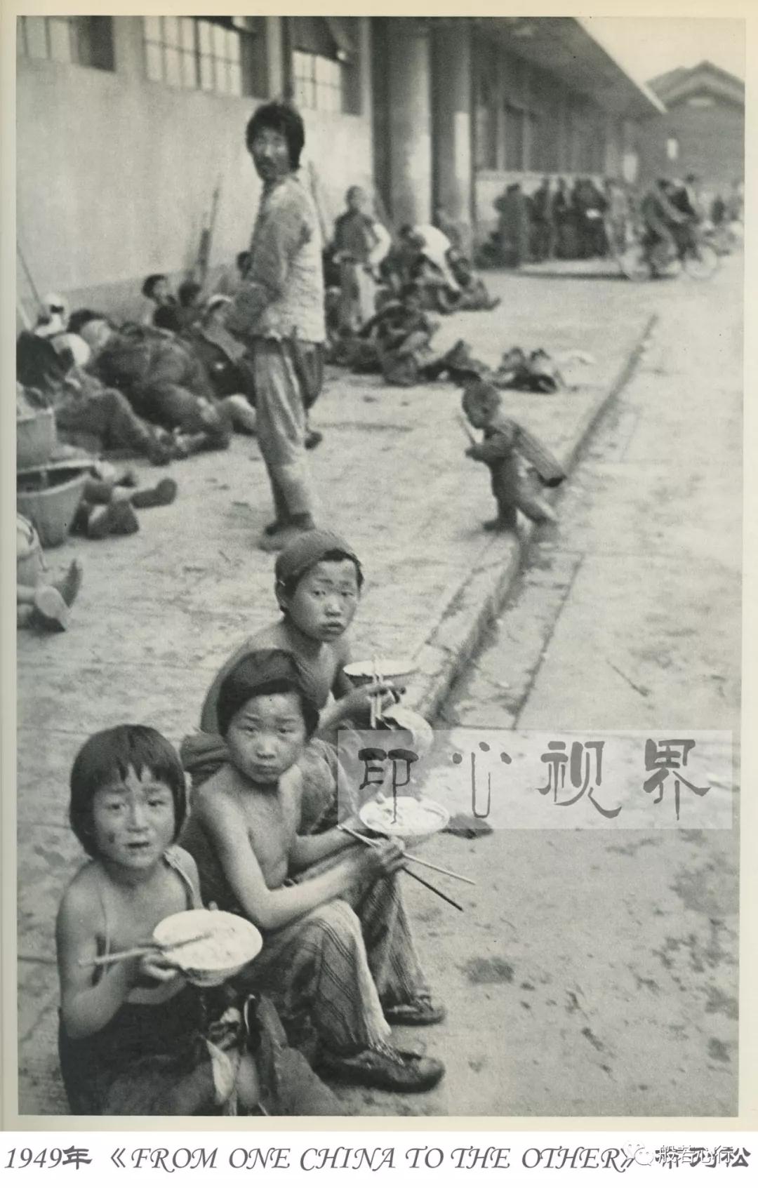 1949年，火车站里满是逃难的农民-布列松