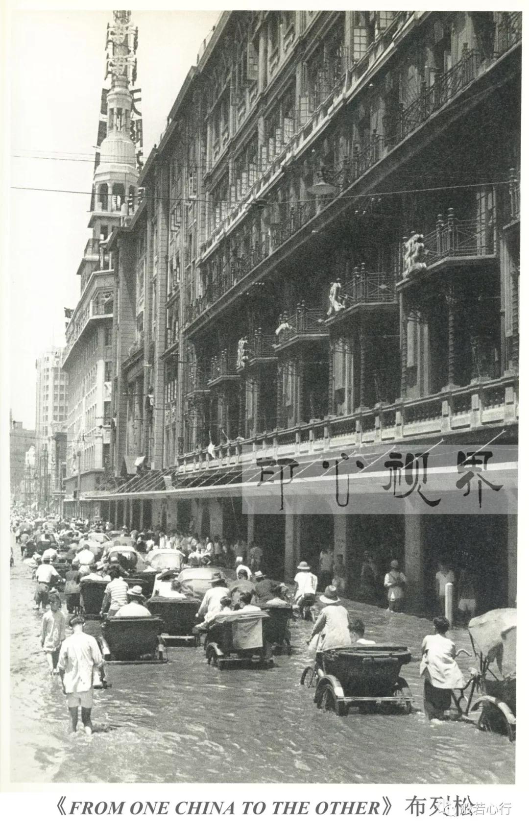 1949年上海南京路，大百货公司外面-布列松