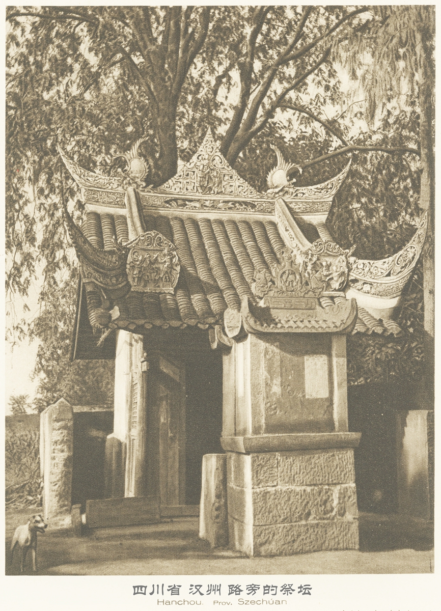 四川省汉州路旁的祭坛--1926年《中国的建筑与景观》